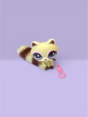 Littlest Pet Shop LPS Raccoon #454 with rope accessory